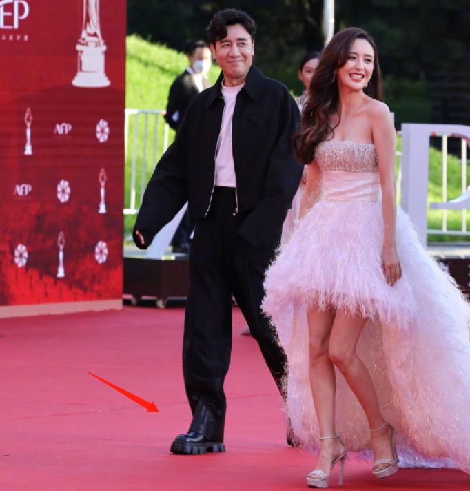 娱乐圈还有哪些假臀假肌肉,假臀假肌肉假肩膀的明星们