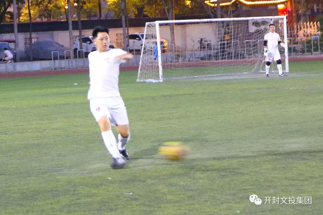 缁胯尩璧涘満瓒崇悆姣旇禌,缁胯尩鐞冨満姣旇禌