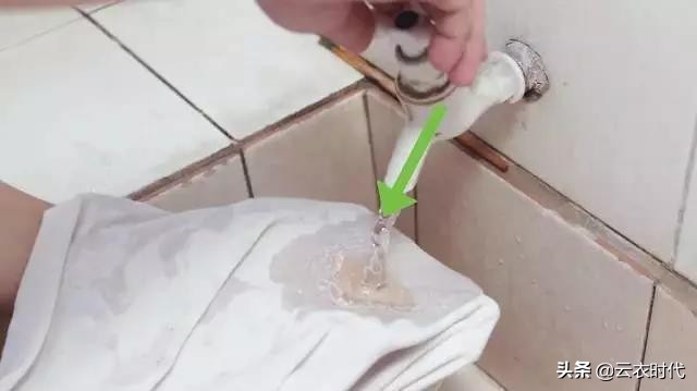 洗衣机衣服染色怎么洗掉妙招,红色的衣服染色怎么洗掉妙招