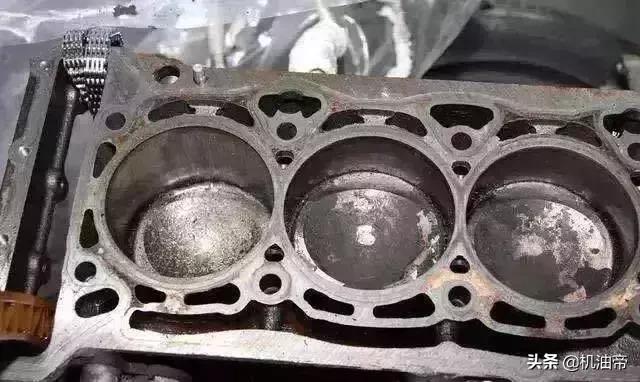 假机油危害发动机的图片,摩托车假机油的危害