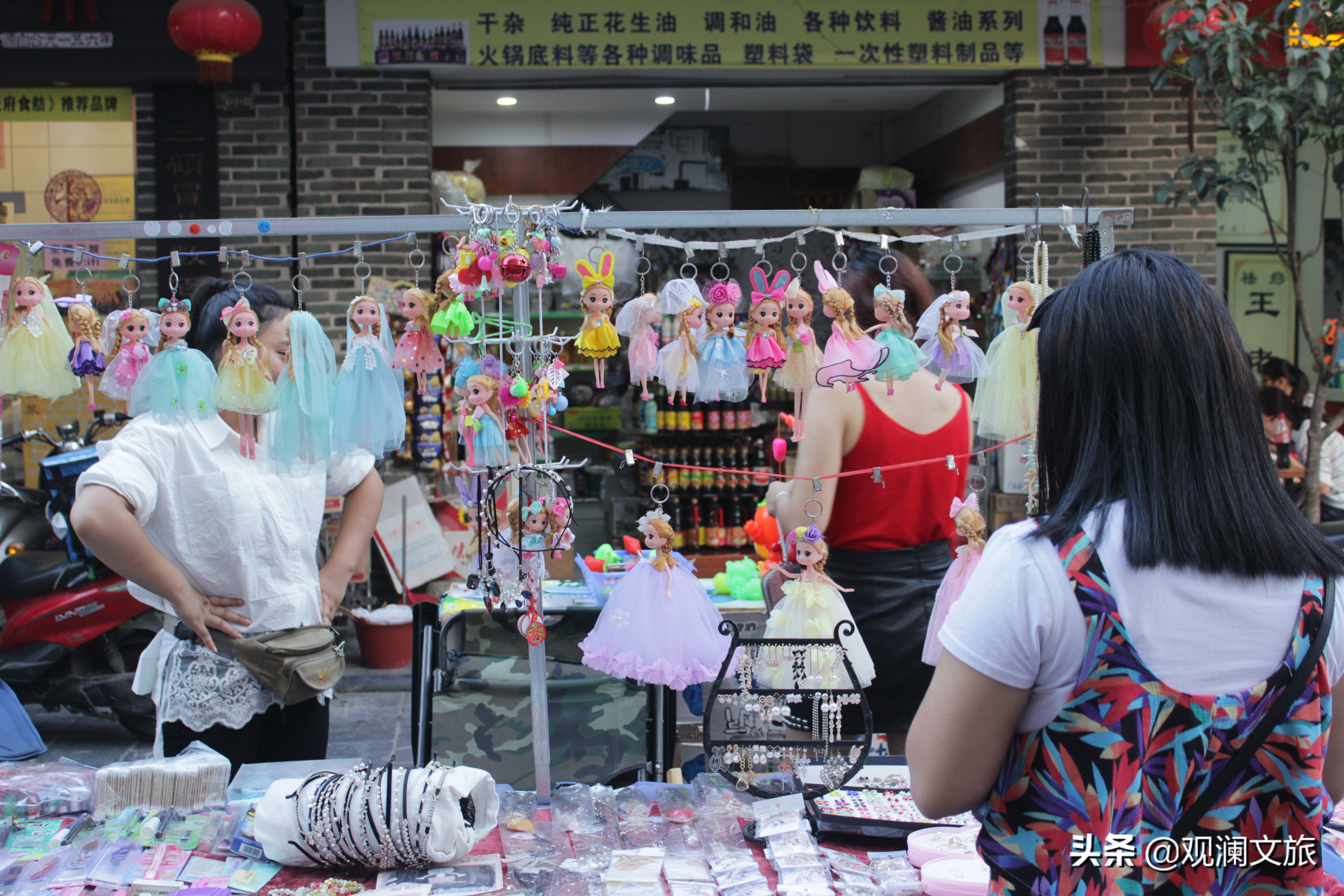 南宁商业街地摊,南宁地摊最大的街道