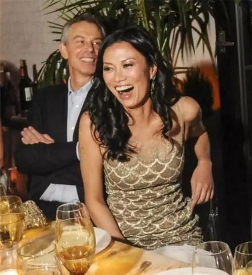 19岁攀50岁教授，给70岁男人生子，邓文迪的百亿身家没那么简单