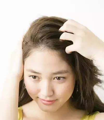 今年流行的侧编发,减龄全编发型