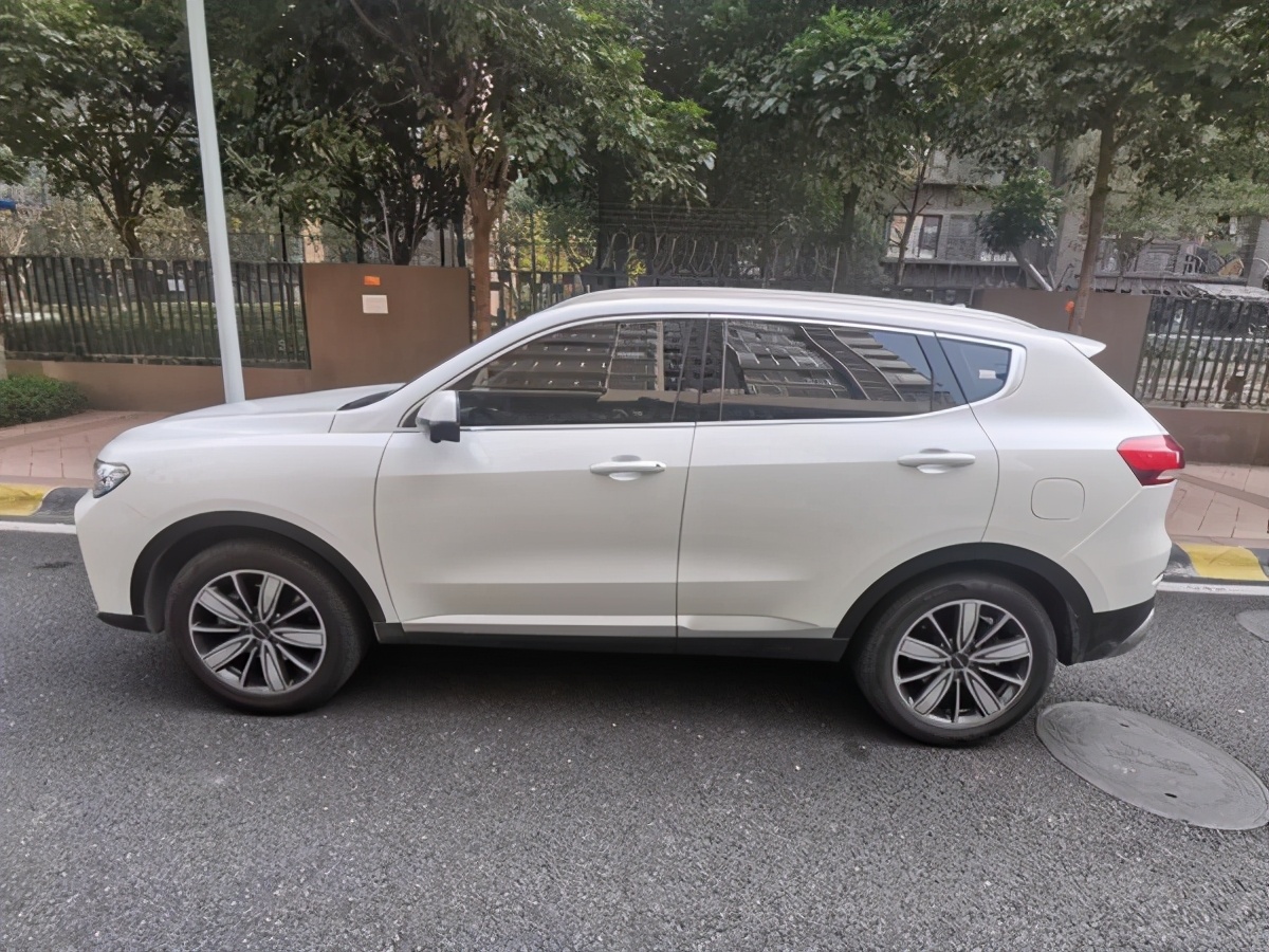 哈弗h6运动版车顶贴膜,哈弗h6的全景天窗有必要贴膜吗