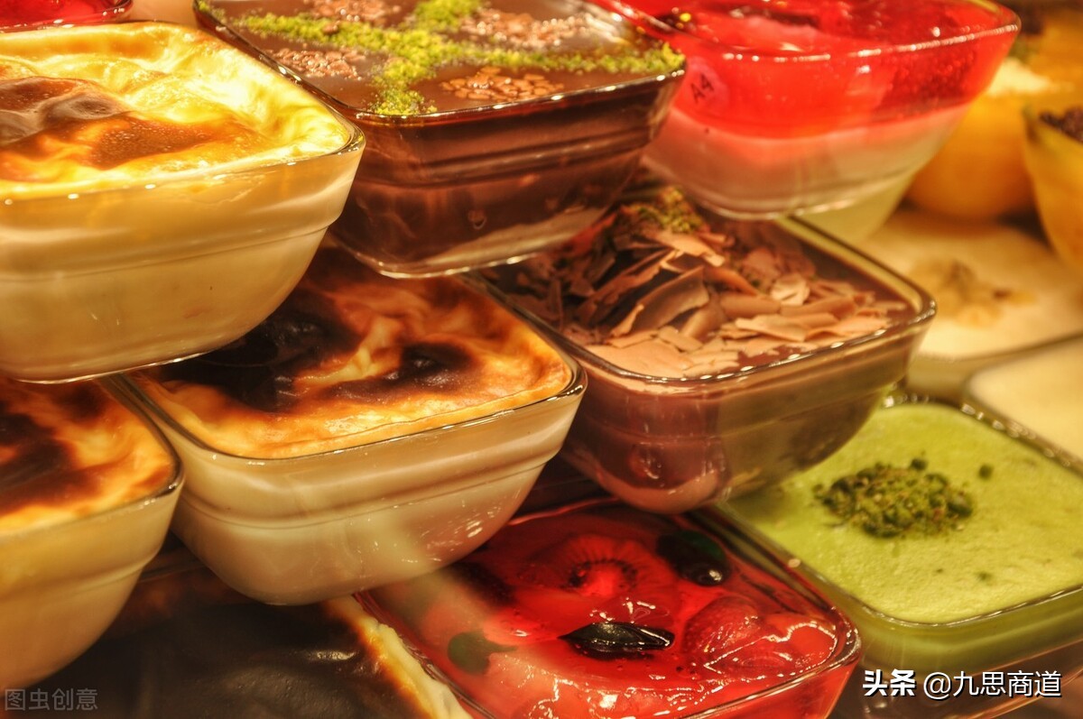 60岁大爷开甜品店，推出免费试吃活动，11天内吸引1300名顾客