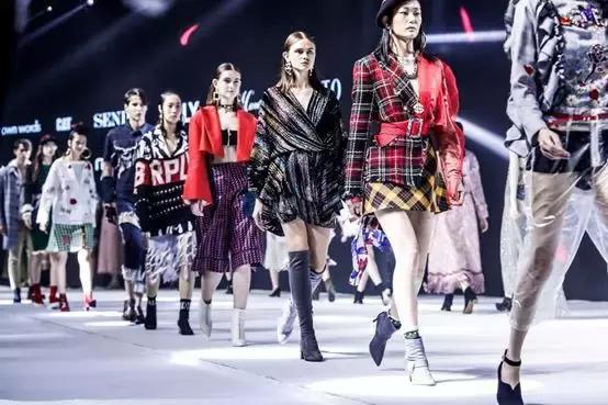 百丽退出市场了吗,百丽退市