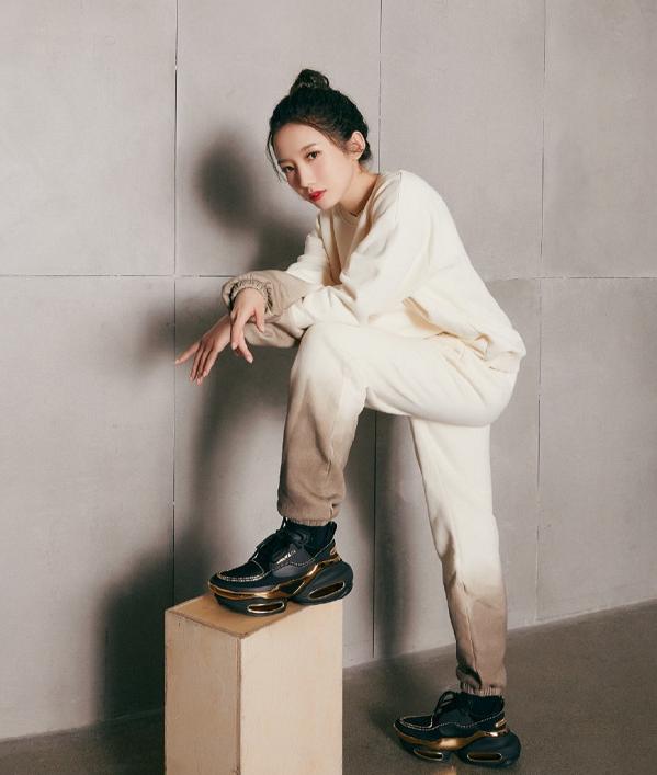 孟美岐粉色衣服搭配图片,孟美岐同款卫衣