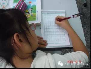 砚小田课堂握笔姿势,田钢笔字练字方法