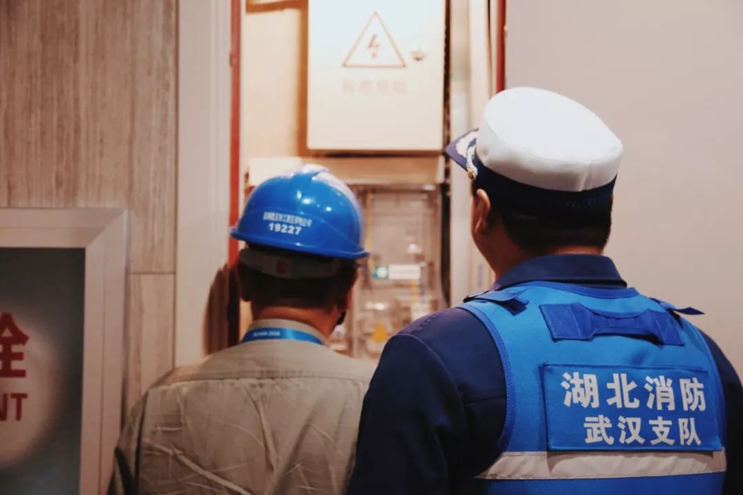 走，带你去看黄家湖畔的“蓝马甲”