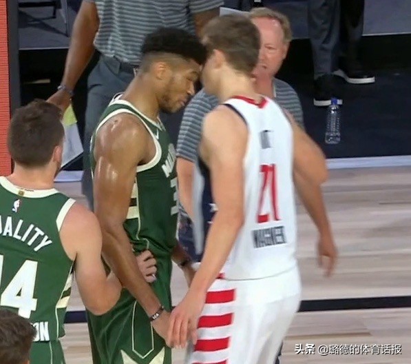 用头撞对方球员,字母哥头撞对手被驱逐