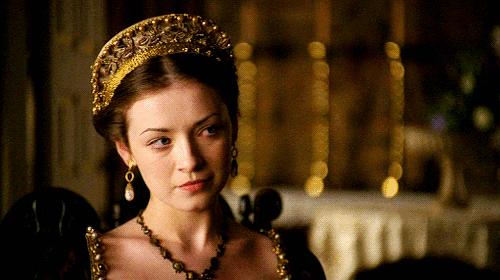 侍女上位、姐妹同夫、一王废四后，英国王室狗血传奇荒诞如戏