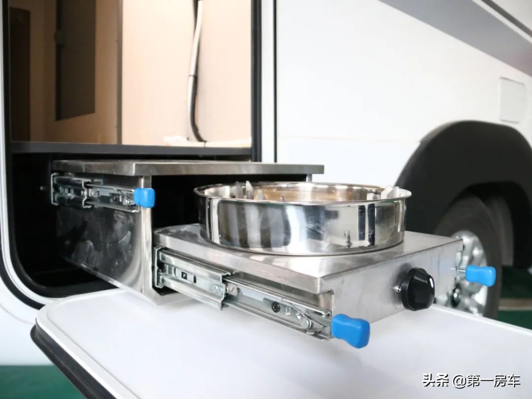 长城炮房车底盘升级气囊,长城炮4座房车测评