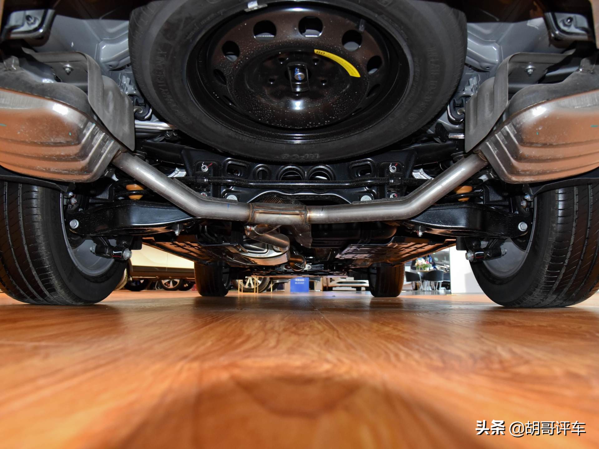 又大又高的suv,最新款黑色广汽传祺gs8高清实拍