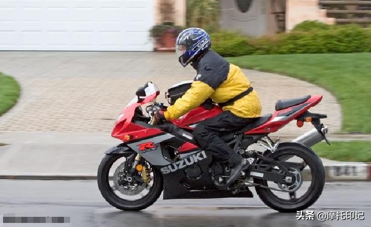 新手下雨天骑电动车注意事项,冬季骑摩托车注意事项有哪些