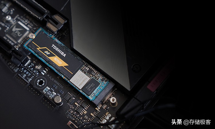固态硬盘的长条跟短条的区别,固态硬盘有几种容量的接口型号