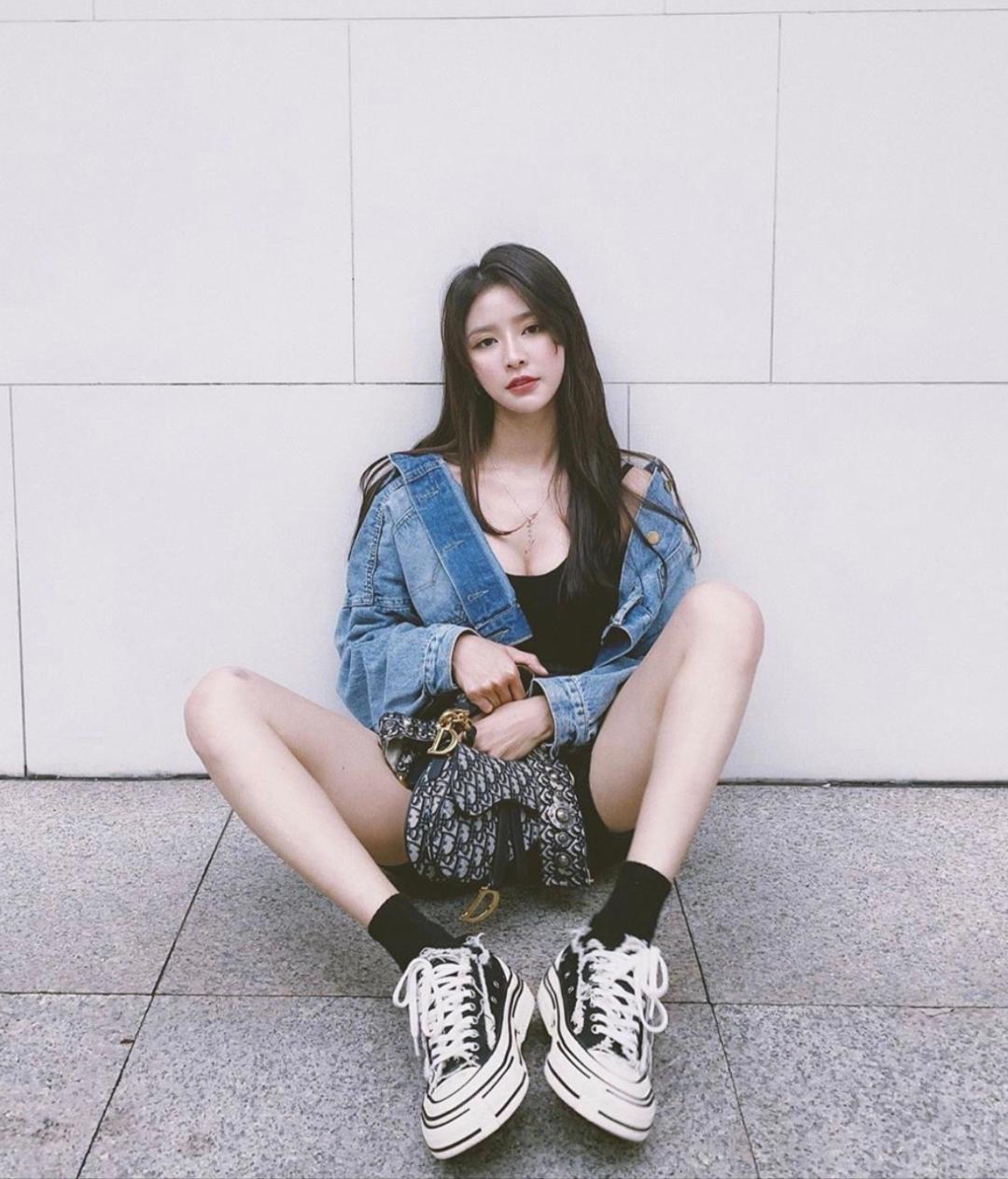 周杰伦球鞋配色,邓紫棋周杰伦同款球鞋