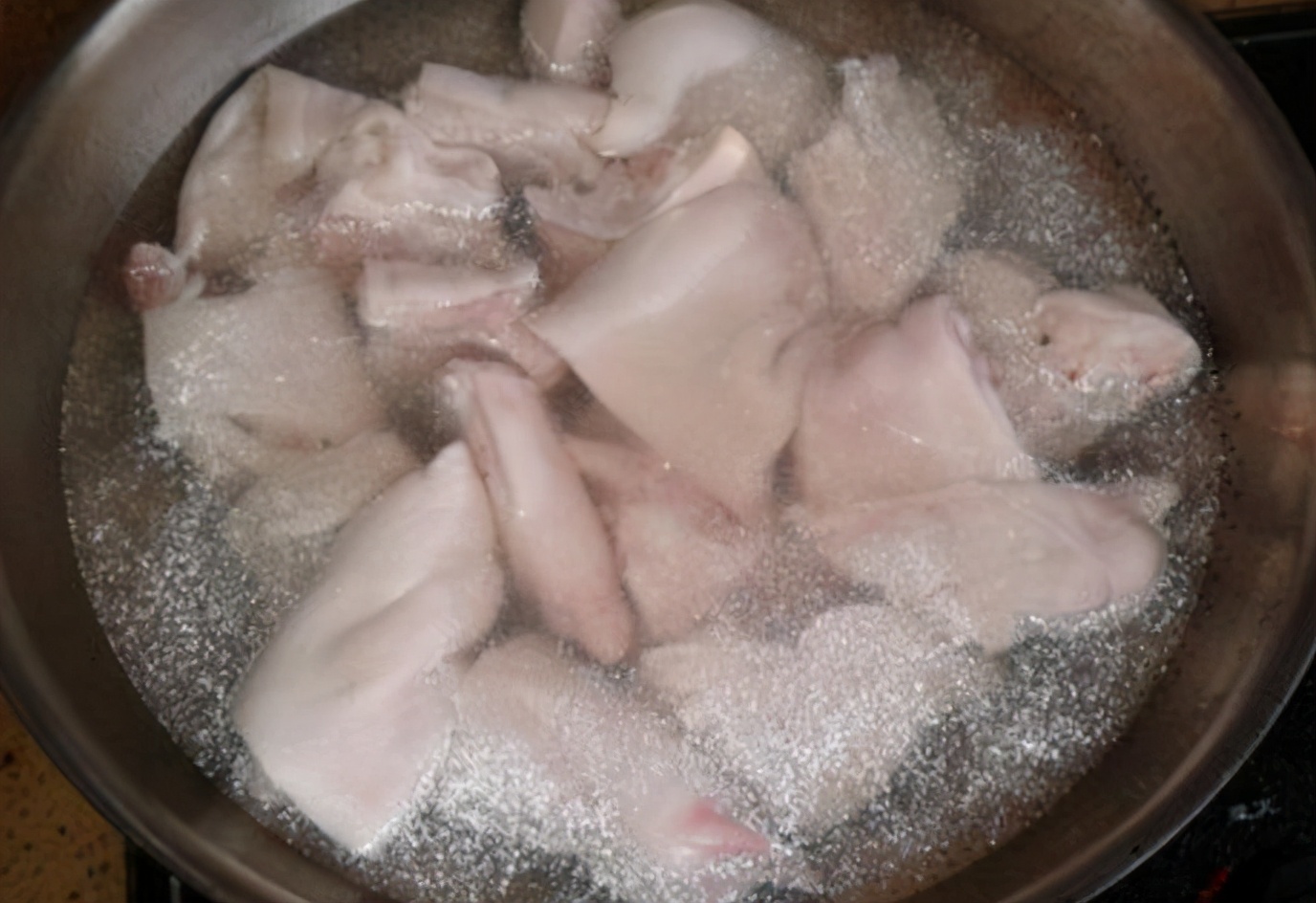 猪蹄怎么焯水没有腥味,猪蹄买来焯水感觉有股腥味