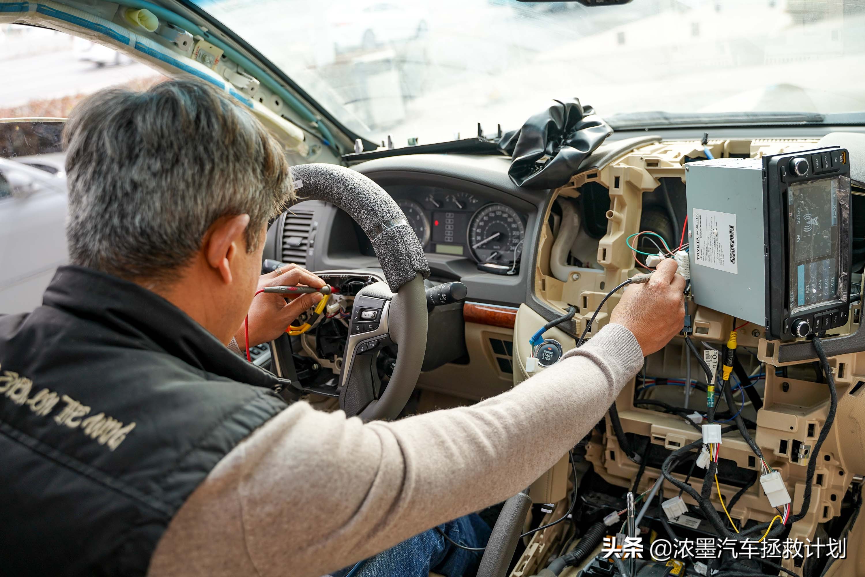 丰田霸道酷路泽带你翻山越岭,丰田兰德酷路泽低速4驱越野模式