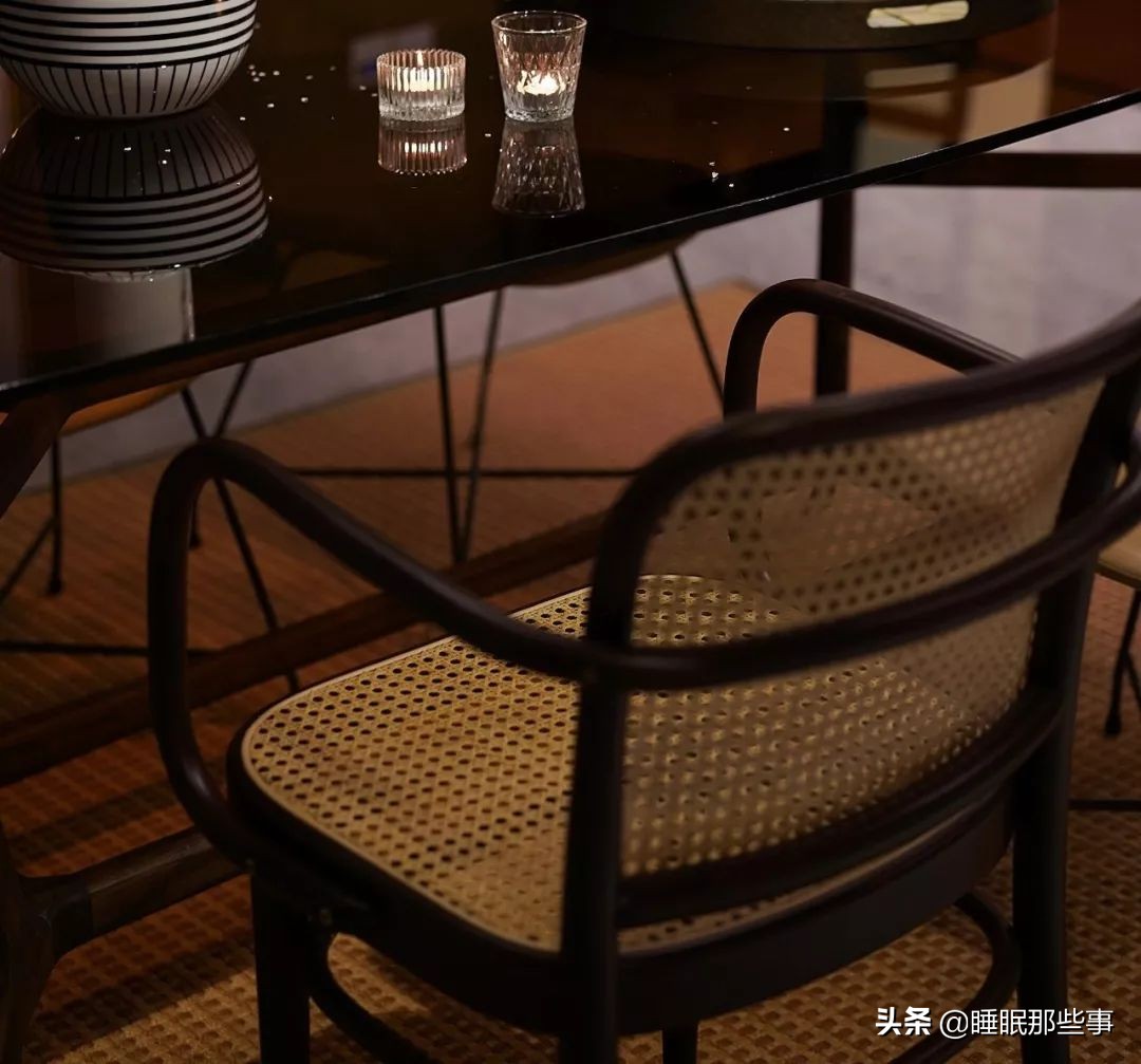 看了一眼她家的绿墙,我觉得我家还可以再抢救一下