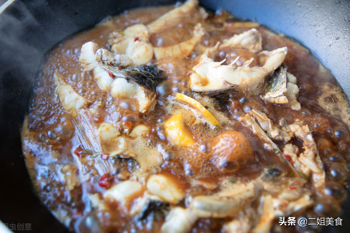 炖鱼怎么炖不腥又不柴,鱼如何炖得鲜嫩不柴