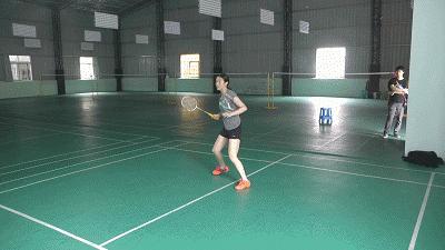 打羽毛球前热身动作防止膝盖受伤,跑步前保护膝盖热身运动视频