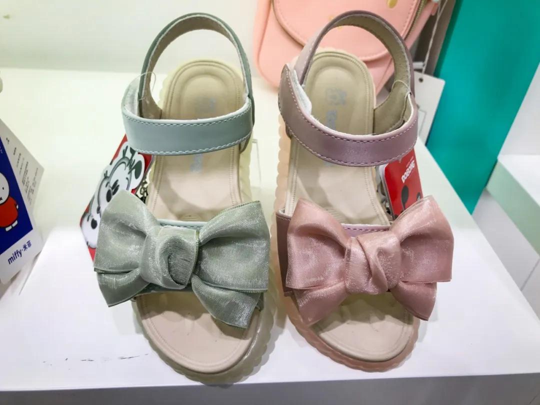 儿童穿哪种凉鞋比较好测评,关爱宝宝从脚开始
