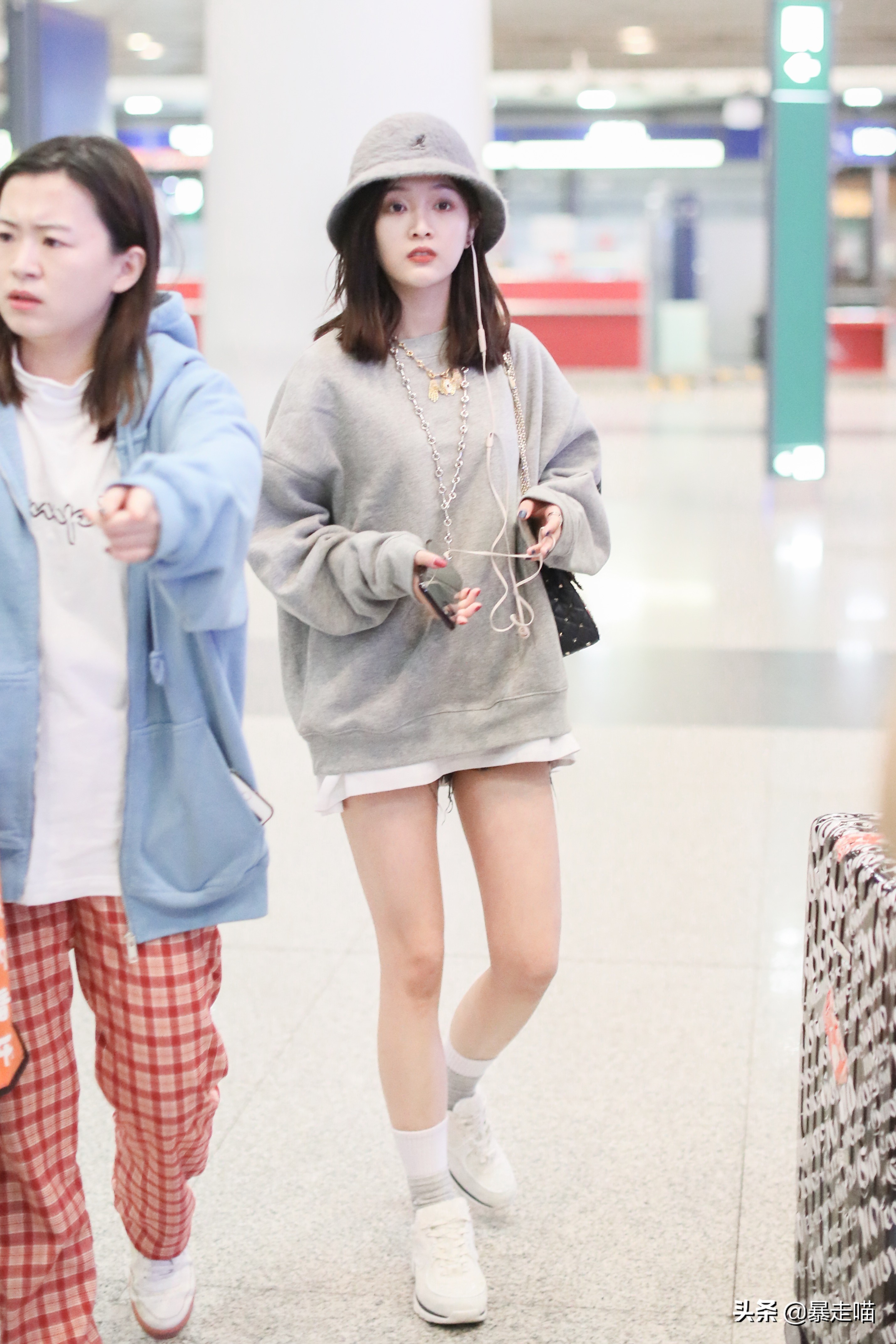 火箭少女机场偶遇,火箭少女机场眼神