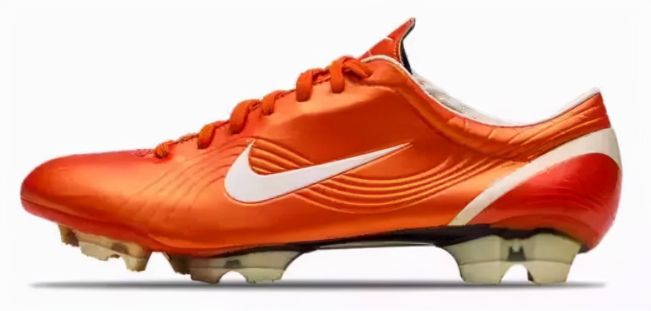 c罗1.36亿美元,c罗一年收入多少钱啊