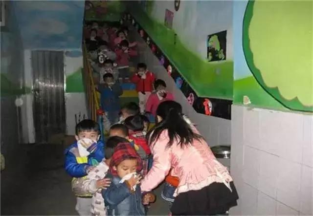 地震来了我们该怎么保命,地震来了紧急自救手册