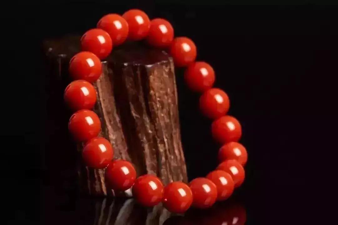 猪年合适带什么珠宝,狗年今年佩戴什么手串