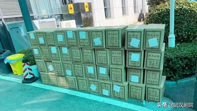 5500件防寒衣从佛山出发驰援灾区,捐赠20万医用防护服100套