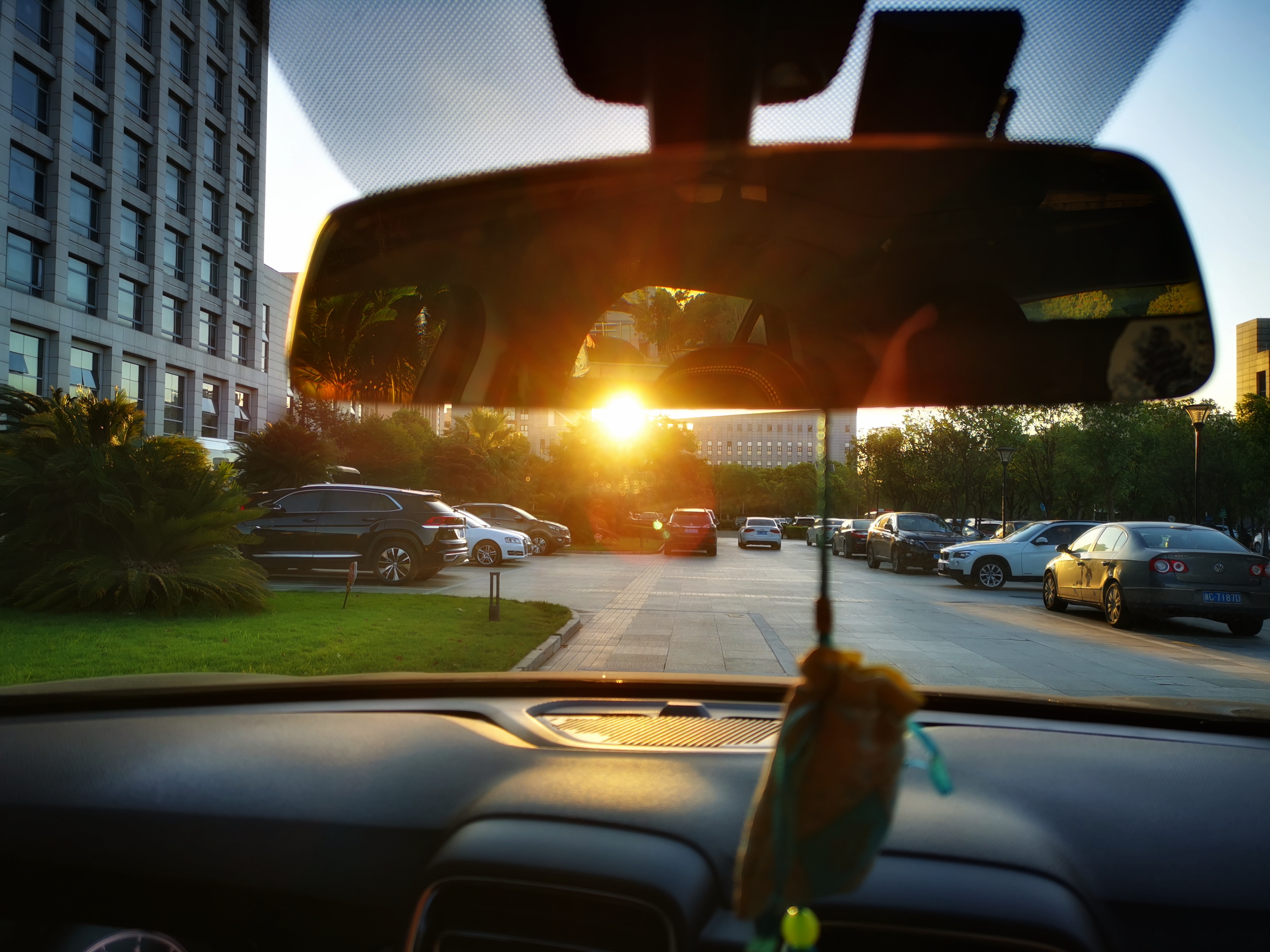 领克02换电瓶全过程,领克02换电瓶什么型号