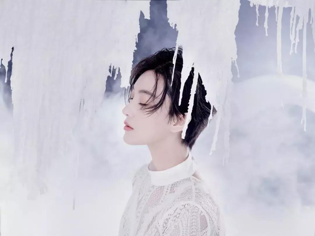 张馨予短发又飒又美,军嫂张馨予短发造型又a又飒