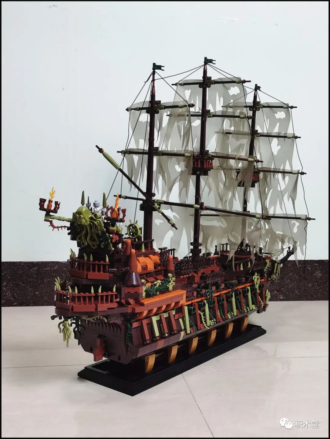 飞翔的荷兰人号船真实原型,飞翔的荷兰人号为什么能潜水