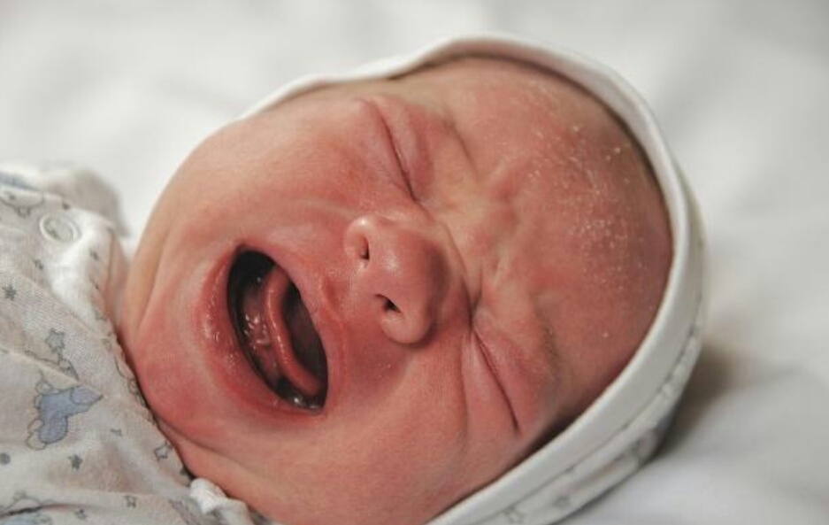 新生儿哭闹最快的解决方法,新生儿宝宝哭闹怎么办最有效方法