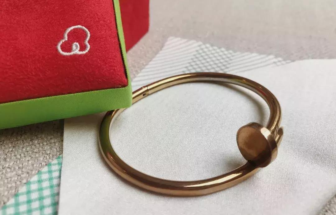 总有某些瞬间会被陌生的温柔击中,陌生的城市暖心的人