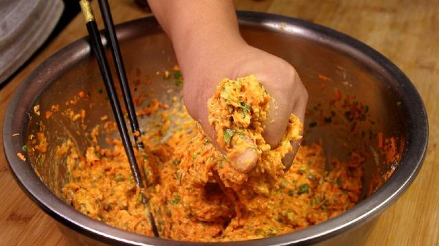 炸丸子怎么炸出来才会外酥里嫩,要炸丸子怎么样才能炸脆