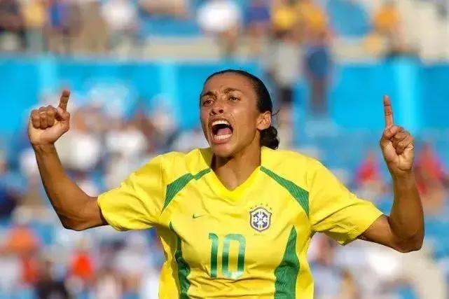 玛塔不是穿裙子的贝利玛塔就是玛塔|MARTA最强之人