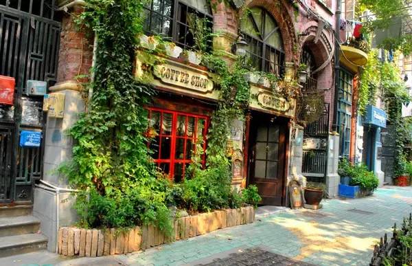 武汉最新最火的小吃一条街,武汉有一条街火了