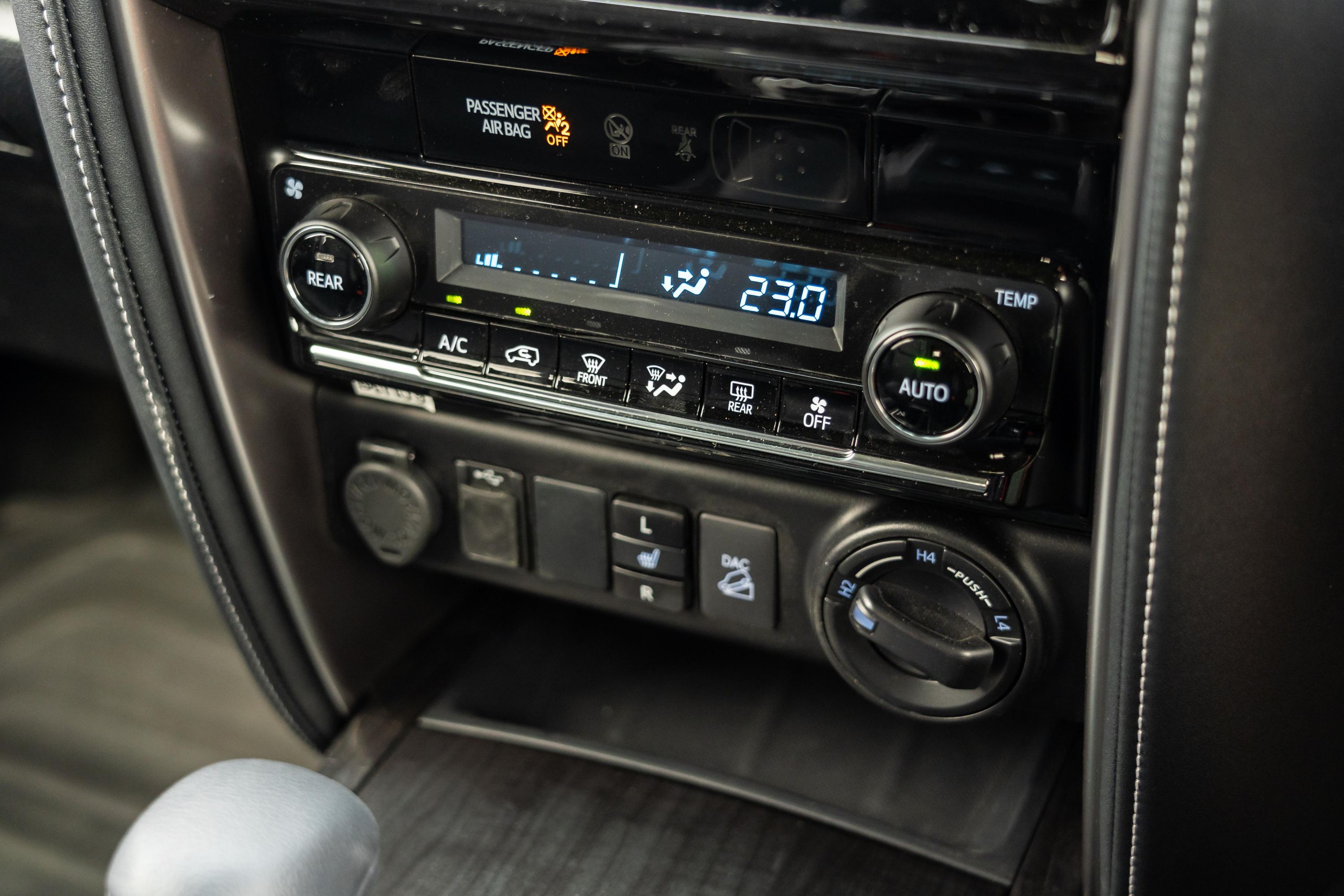 2018款丰田进口穿越者试驾,丰田穿越者对比丰田普拉多