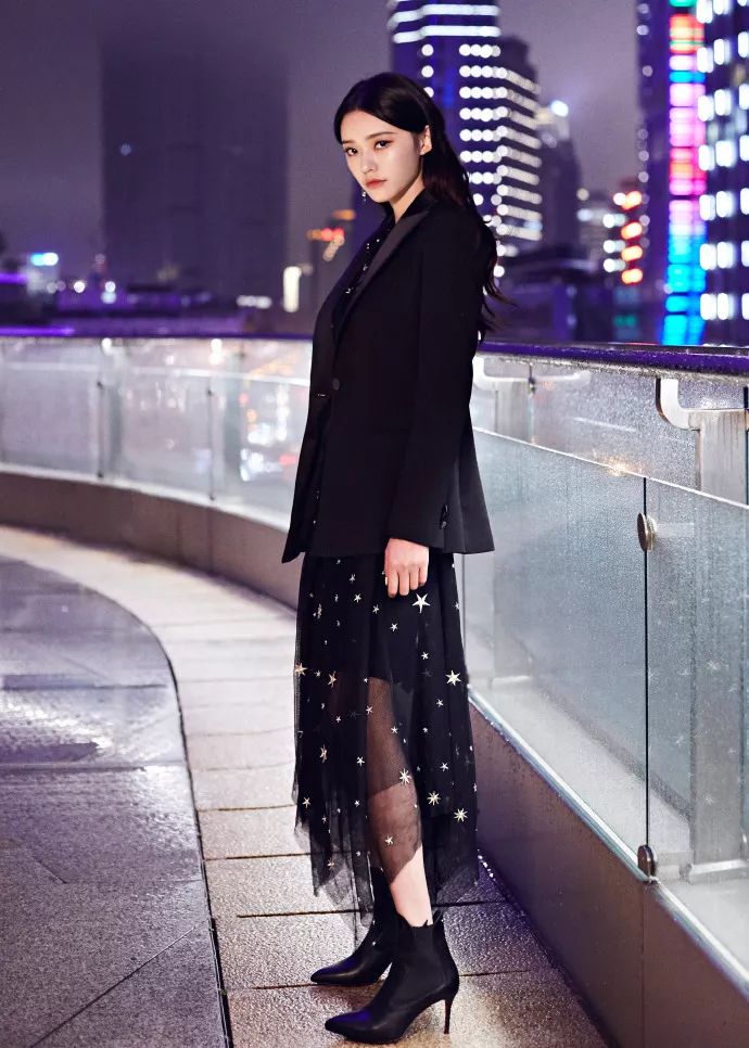 林允空气刘海发型图片,复古腔调的林允眉上齐刘海