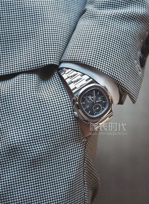 你戴的是什么眼镜呢,你戴的是有色眼镜吗