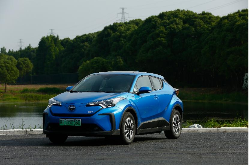 晓敏试驾丰田,晓敏试车