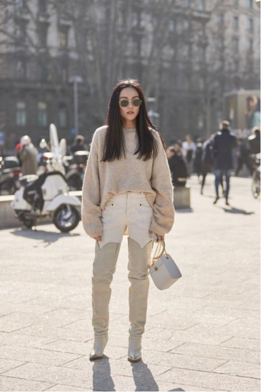 裤脚塞靴子好还是卷起来好,裤脚塞靴子