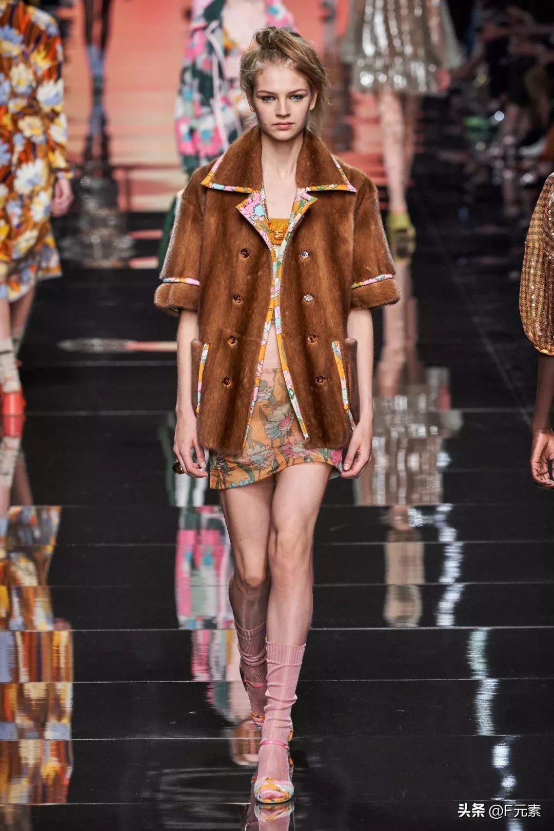 芬迪皮草中古,芬迪皮草经典款式是什么颜色的呢