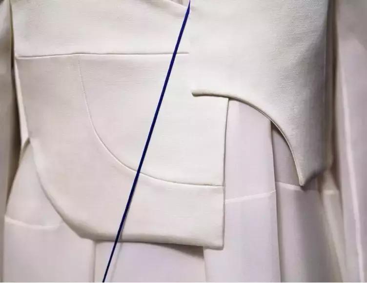 上万的裙子值不值,几千的连衣裙