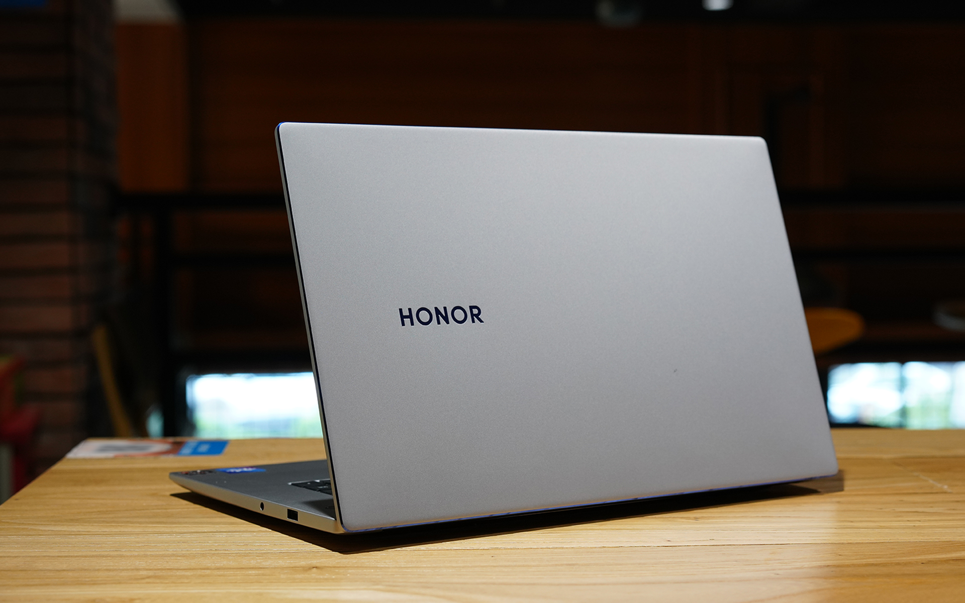 荣耀4000左右的手机全面屏 (荣耀新本高配)