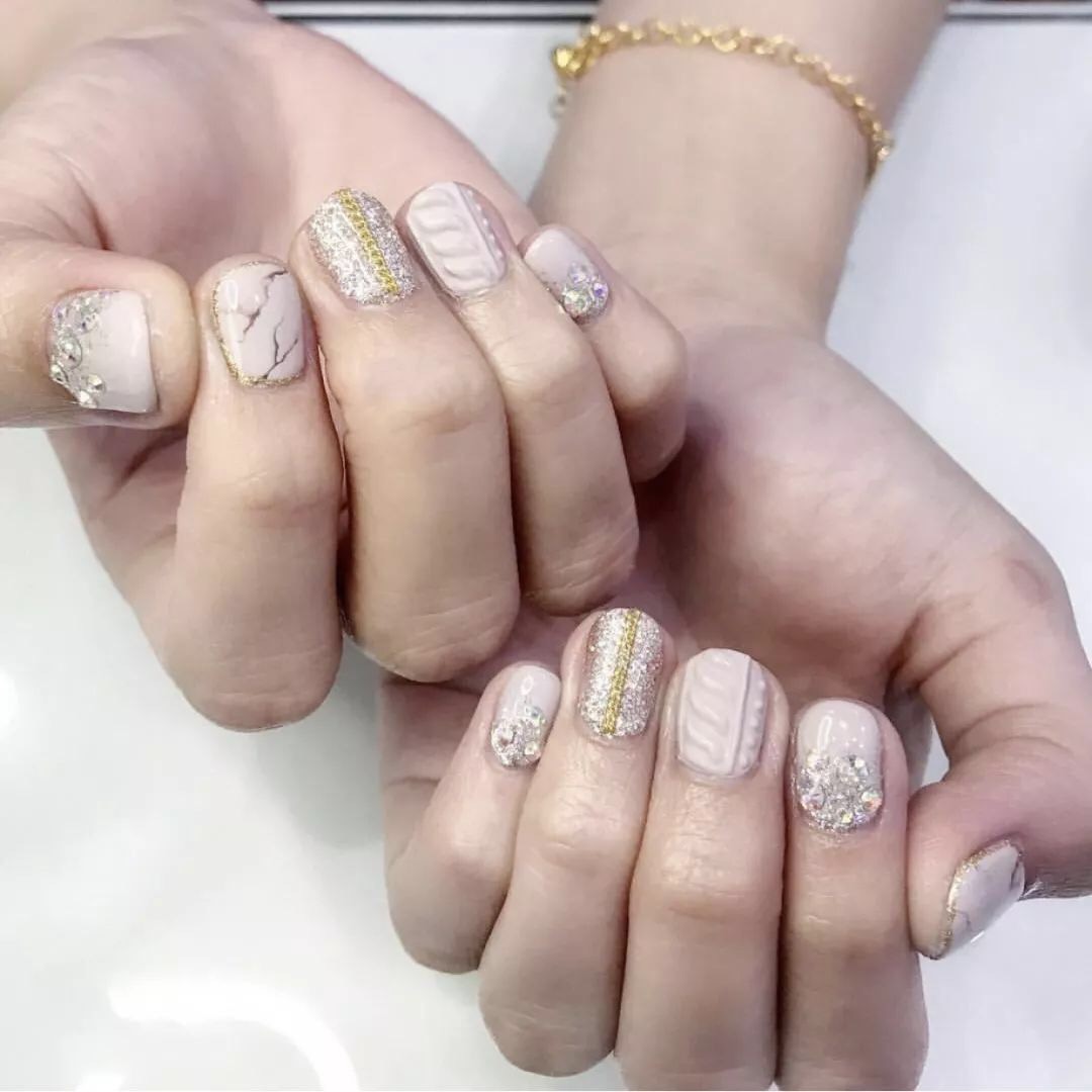 可爱又时髦的毛衣美甲教程，是时候给你的指尖换上“冬装”啦！