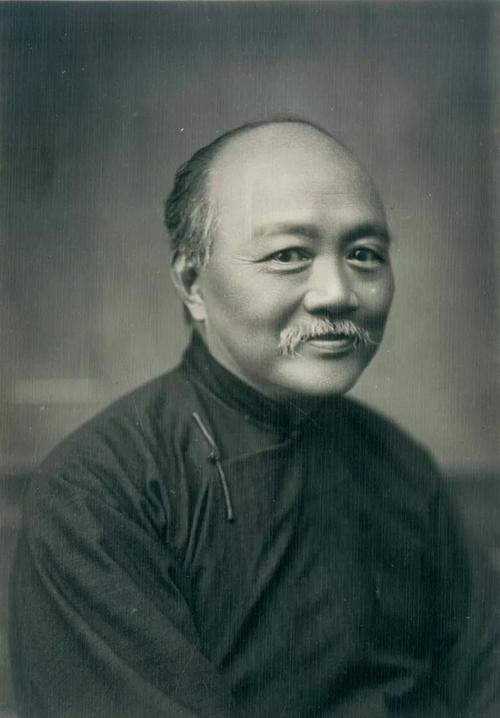 民国二“名骂”：一个自愿赴狱一个亡命天涯，数年后大“打”出手