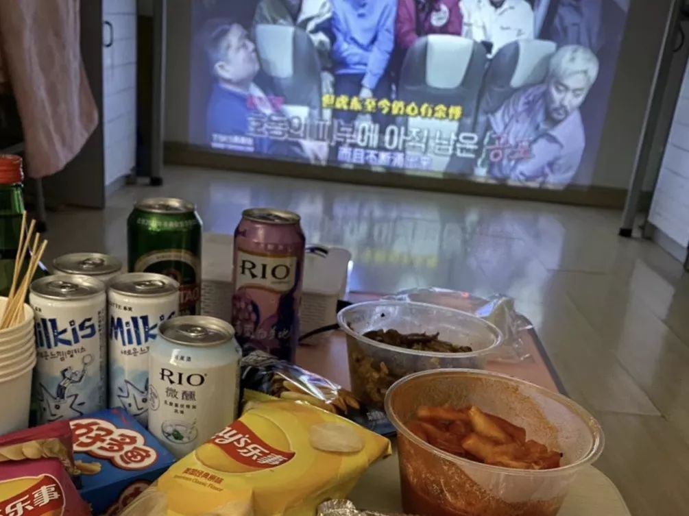 大学寝室简洁,大学寝室长什么样